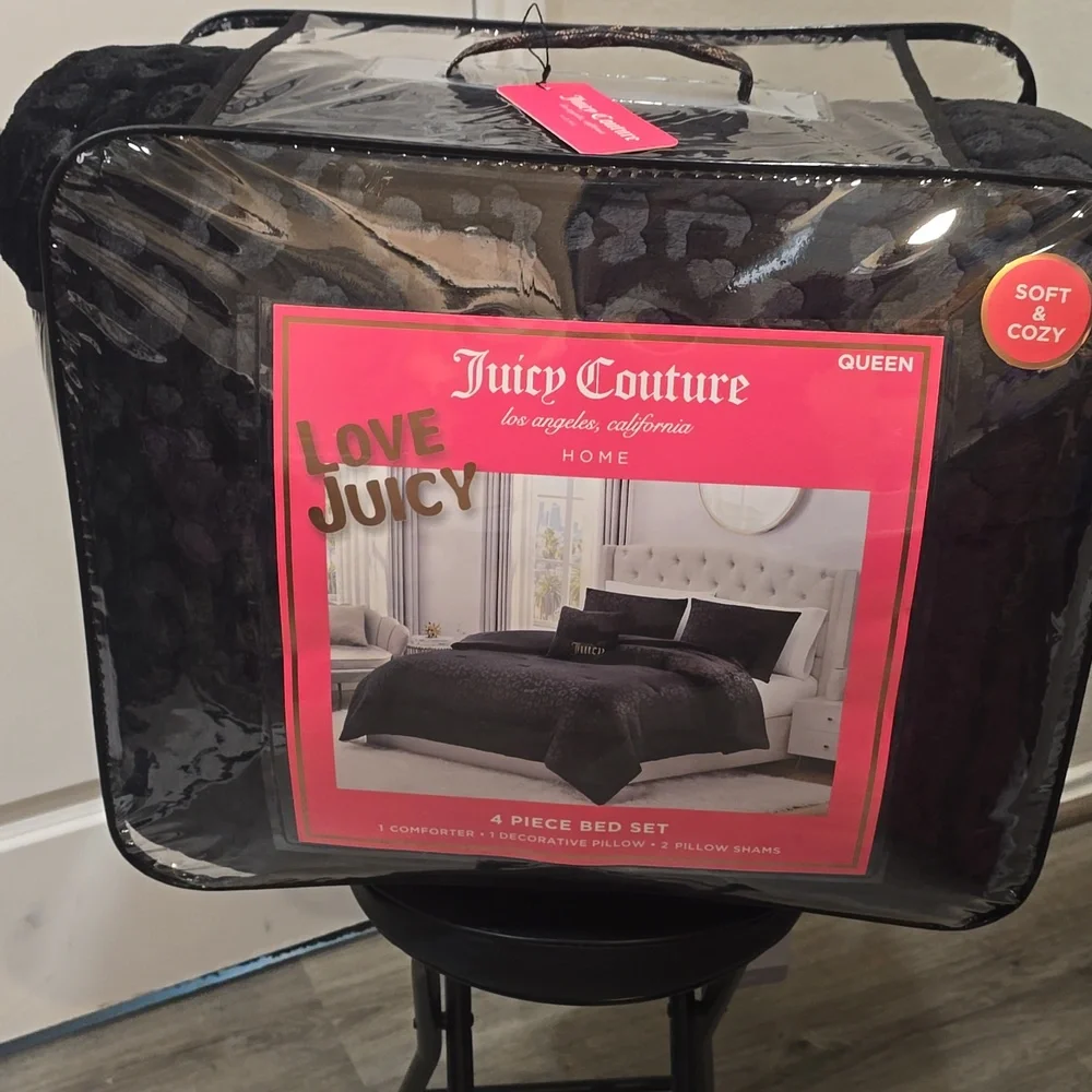 Juicy Couture Home Leopard Plush Queen Comforter Set- Black